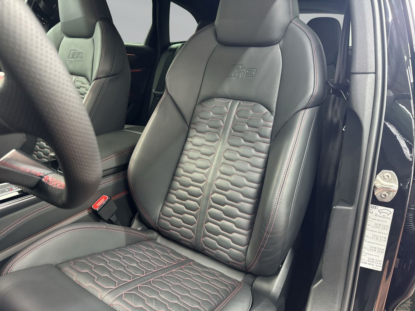 Audi RS6 Avant qu tiptro 360°+AHK+Keramik+Pano+Sthz