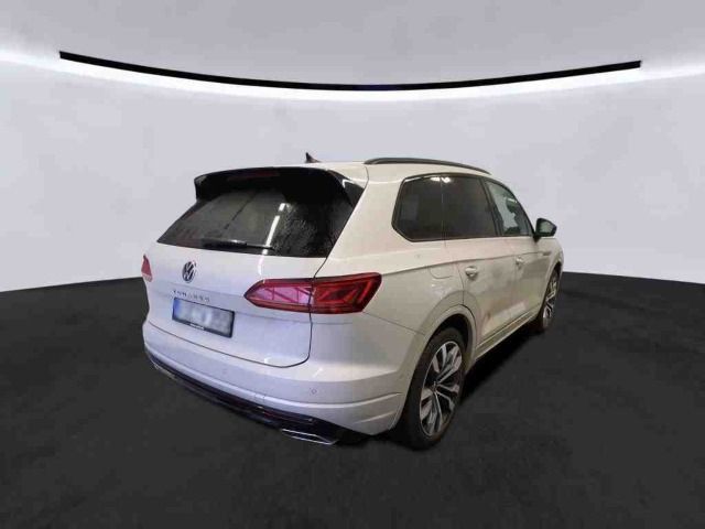 Volkswagen Touareg 3.0TDI 4M R-LINE - Samsaru's Car Outlet