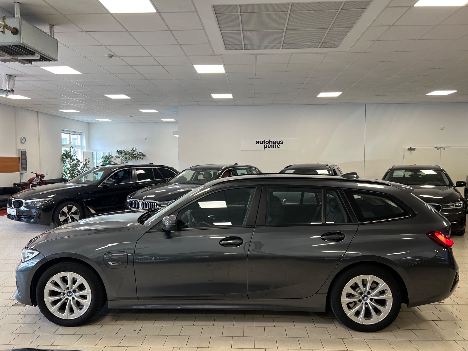 BMW 320e Advantage Aut - Samsaru's Car Outlet