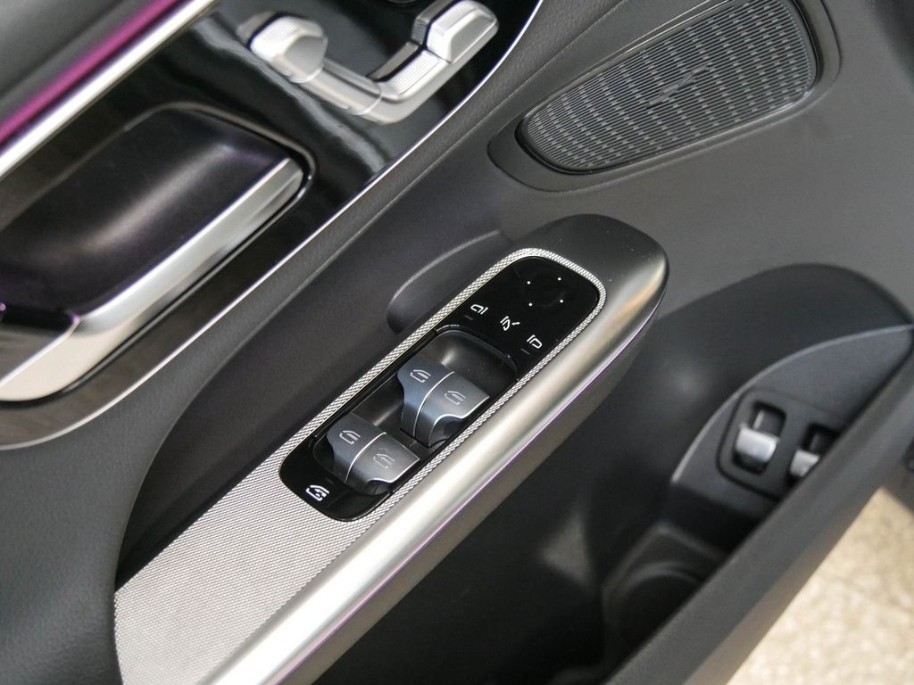 Mercedes-Benz GLC 300 e 4MATIC - Samsaru's Car Outlet