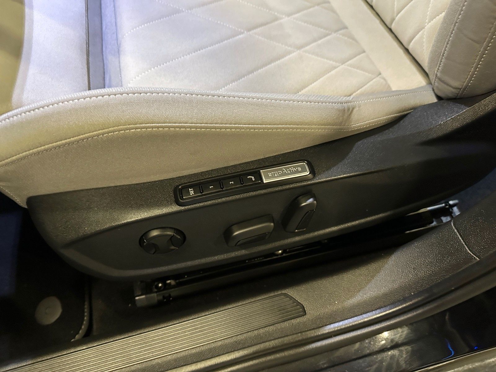 Volkswagen Golf VIII Variant Style 4Motion*Standhzg*AHK*KAM