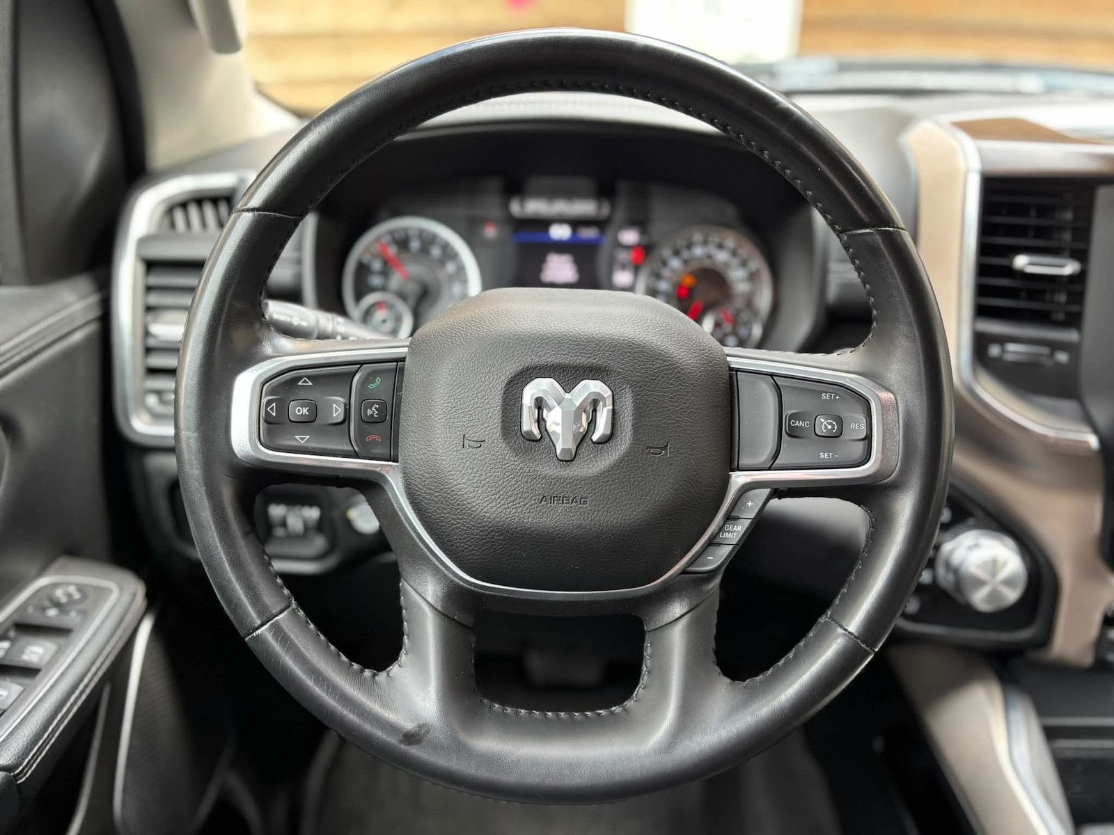 Dodge RAM 1500 Laramie 5.7L AHK Memory 4x4 Alpine LPG