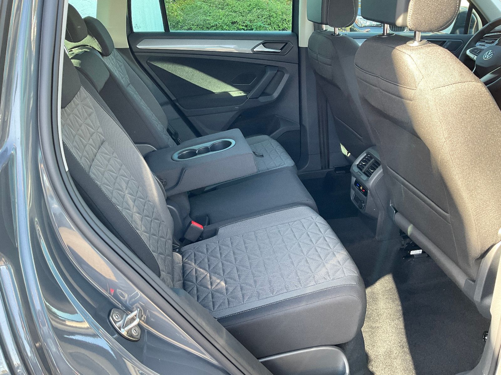 Volkswagen Tiguan Life - Samsaru's Car Outlet