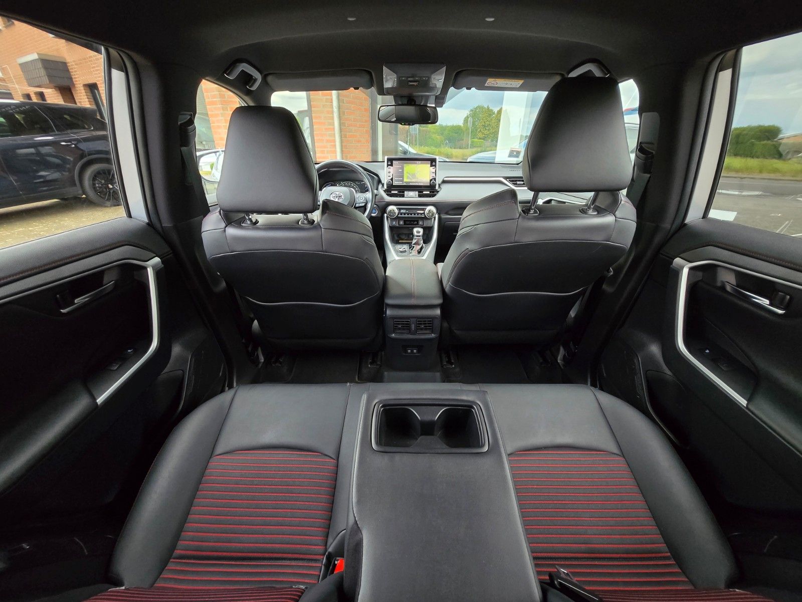 Toyota RAV 4 Hybrid Plug-in - Samsaru's Car Outlet