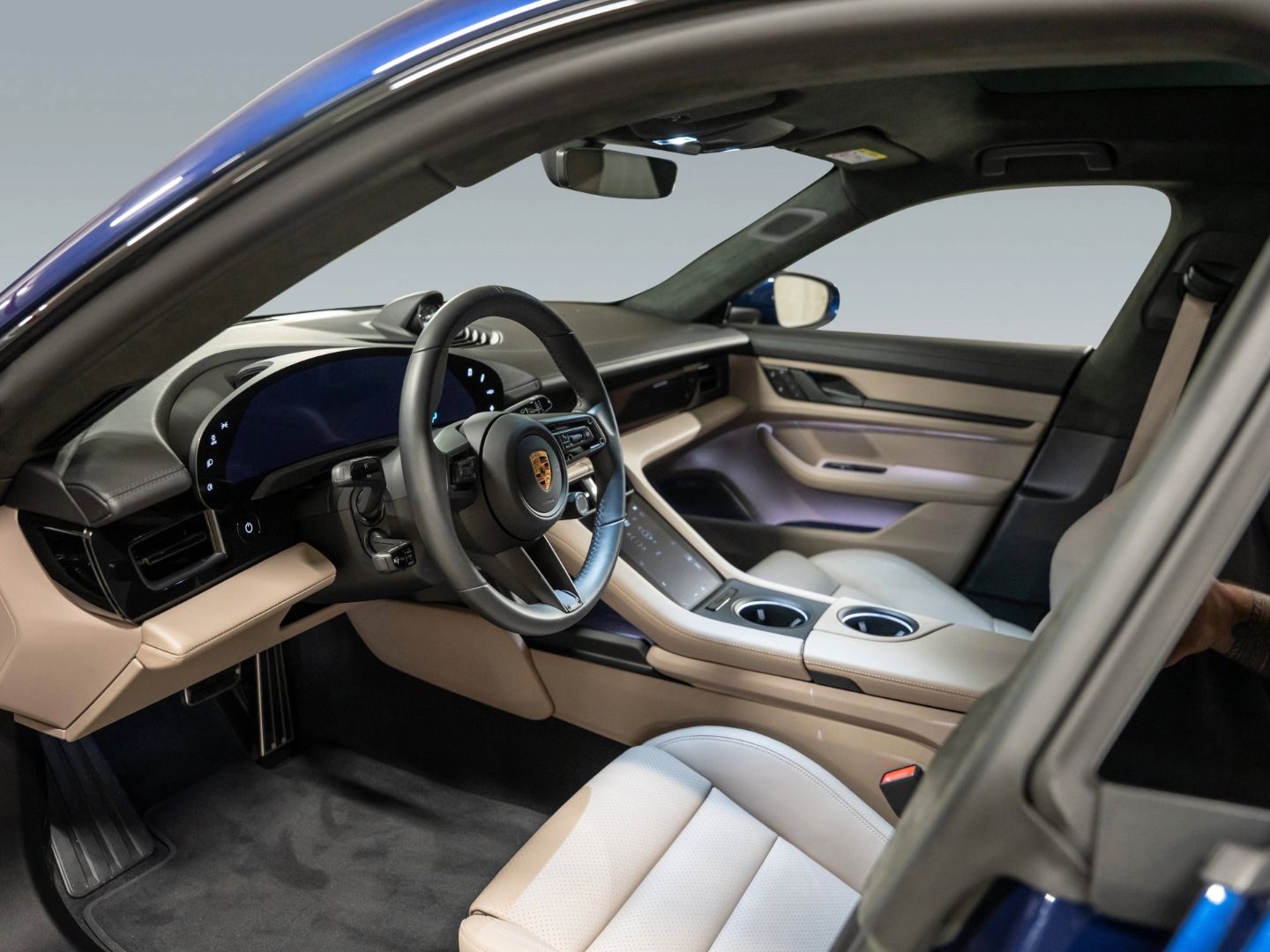 Porsche Taycan GTS InnoDrive Burmester Beifahrerdisplay