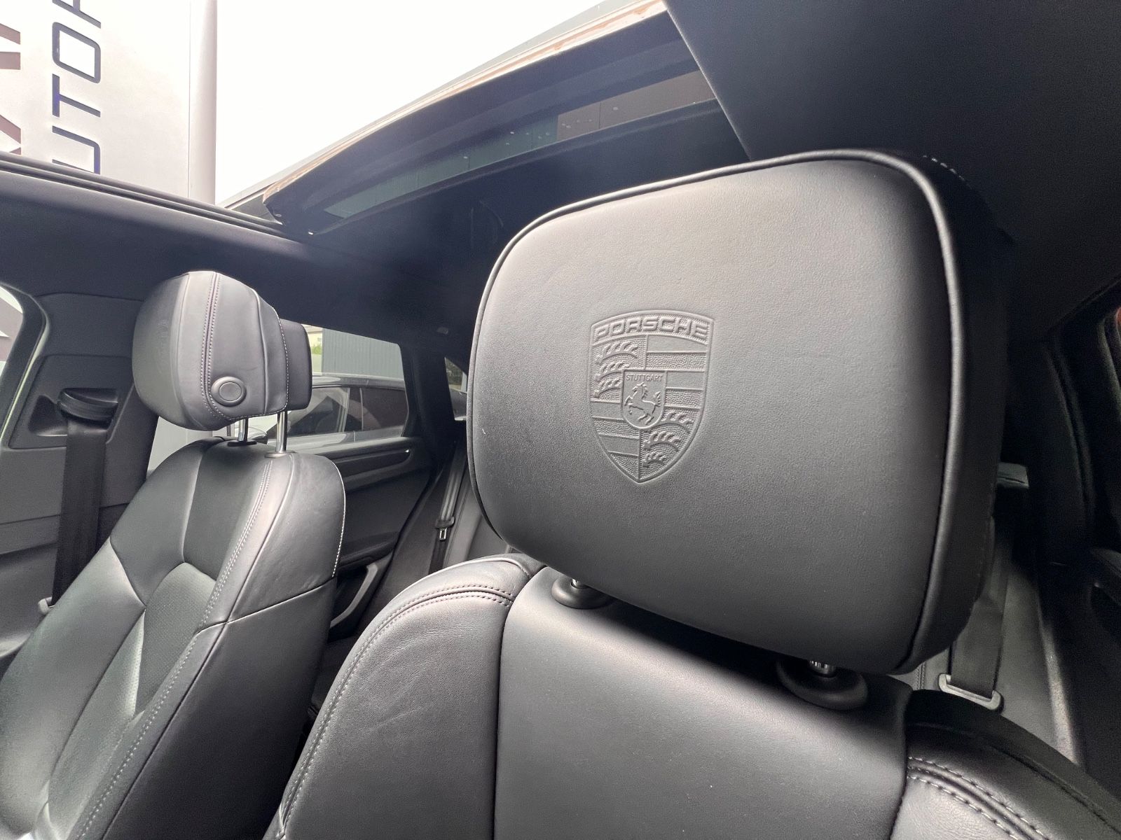 Porsche Macan III Exclusive - Samsaru's Car Outlet