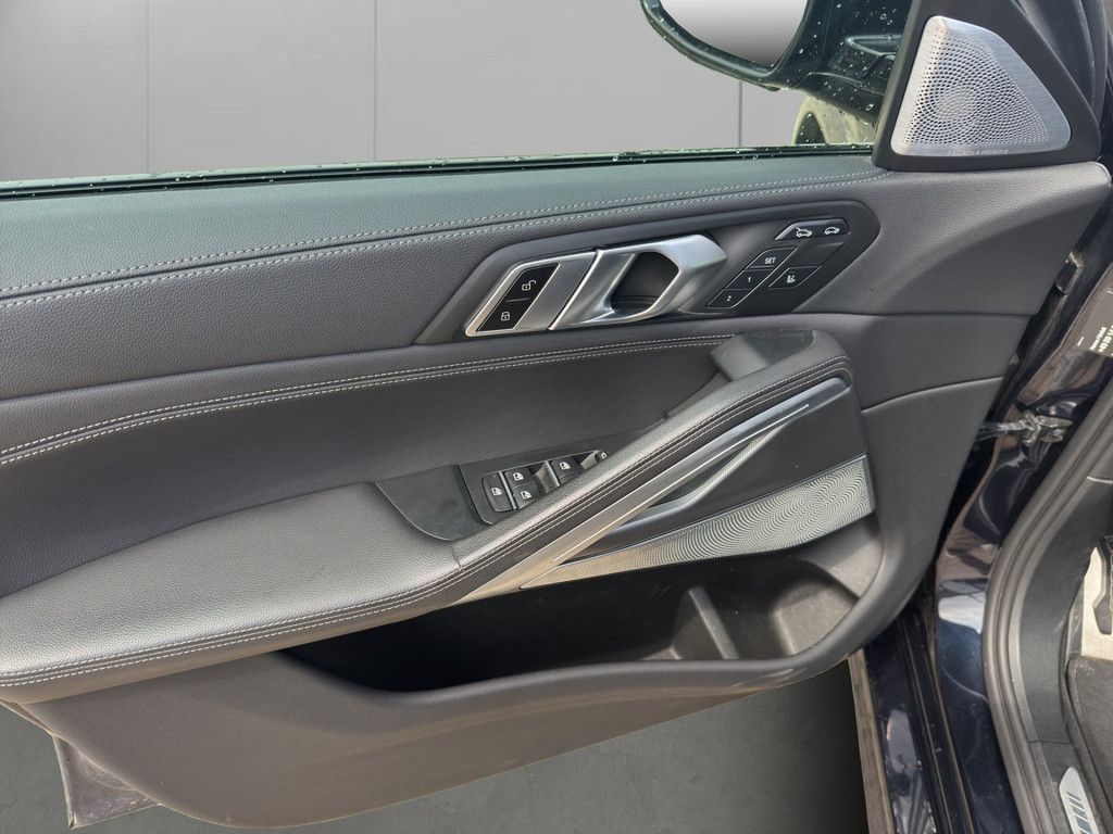 BMW X6 xDrive40d M-SPORT LASER HUD PANO B&W 20" AHK