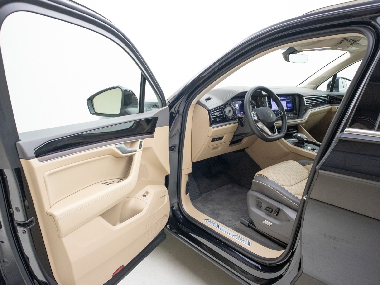 Volkswagen Touareg 3.0 V6 TDI Atmosphere 4M - Samsaru's Car Outlet