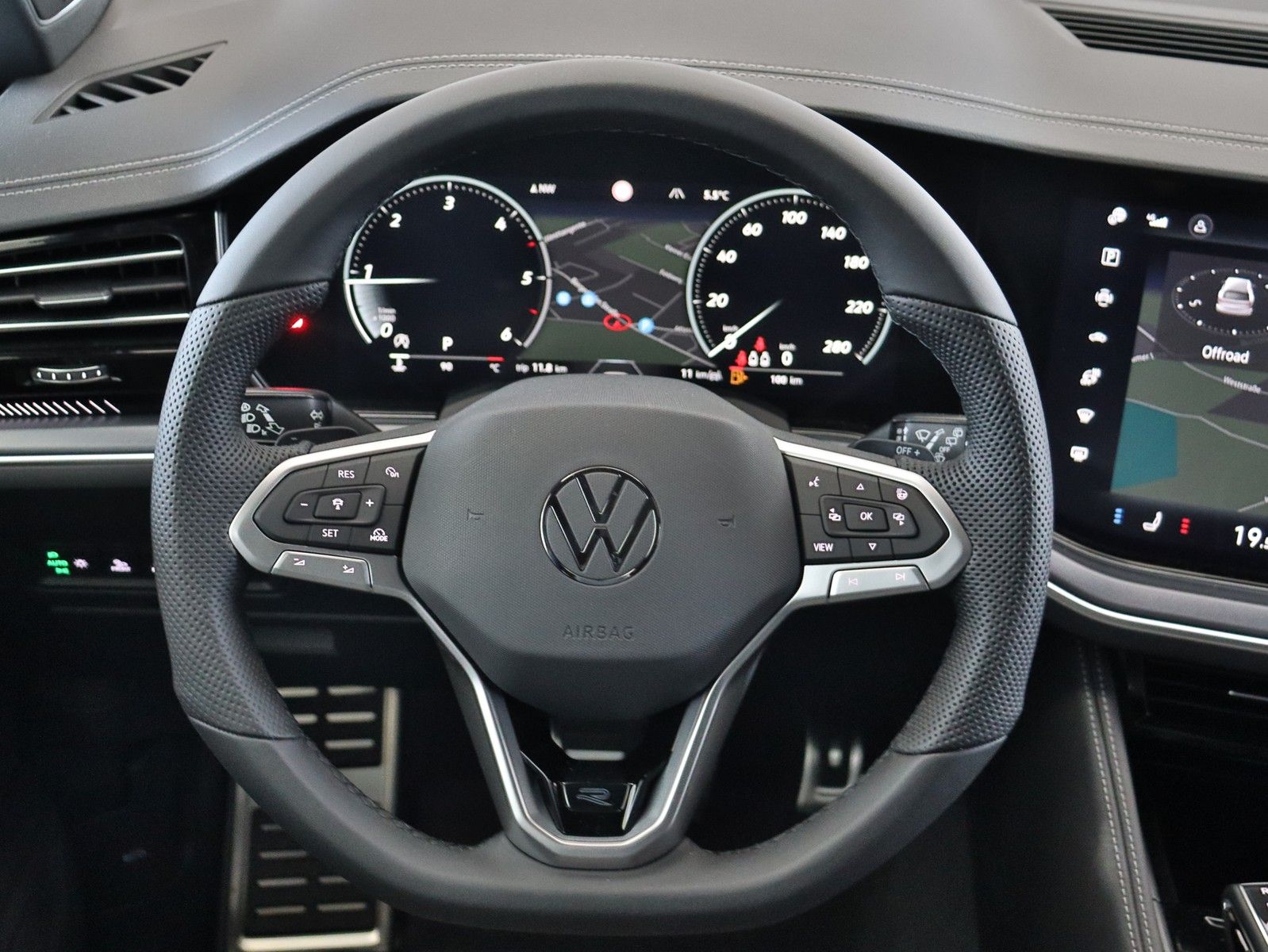 Volkswagen TOUAREG R-Line TDI+AHK+PANO+DYNA+BLACKSTYL+LUFT