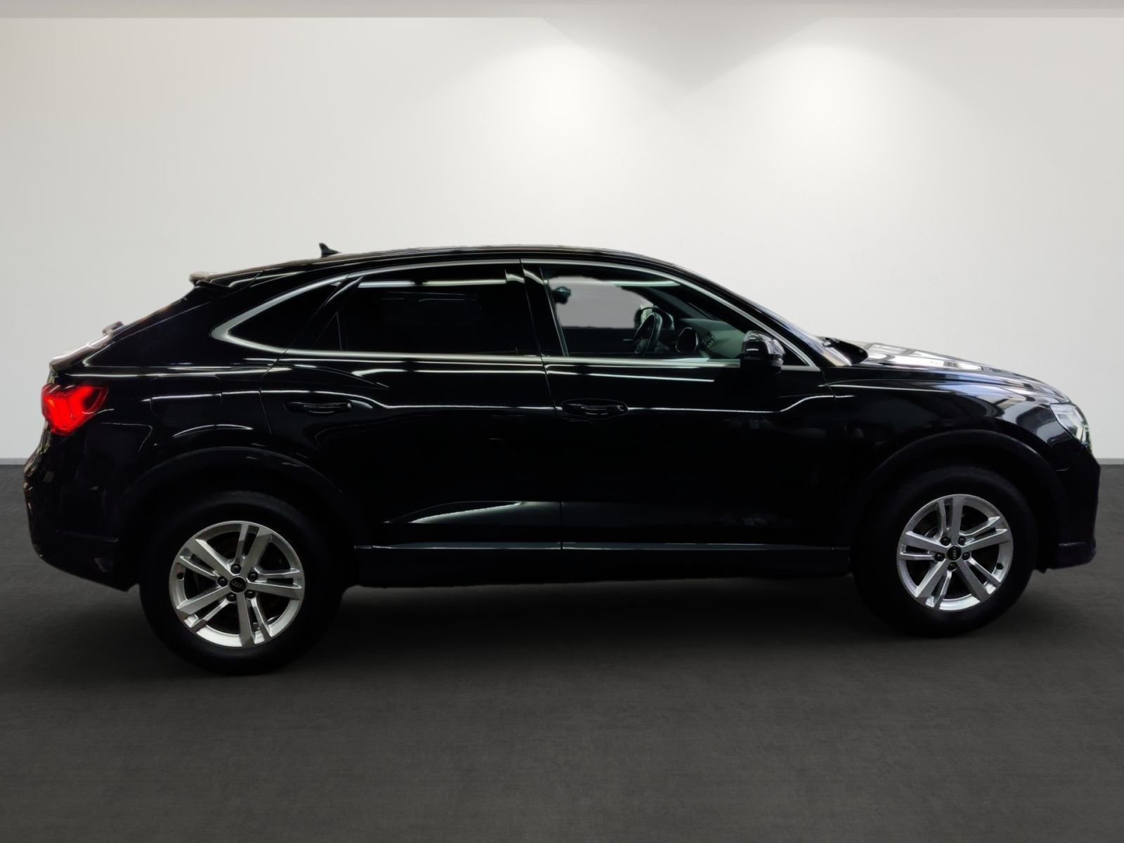 Audi Q3 Sportback 40 TDI quattro s-line - Samsaru's Car Outlet