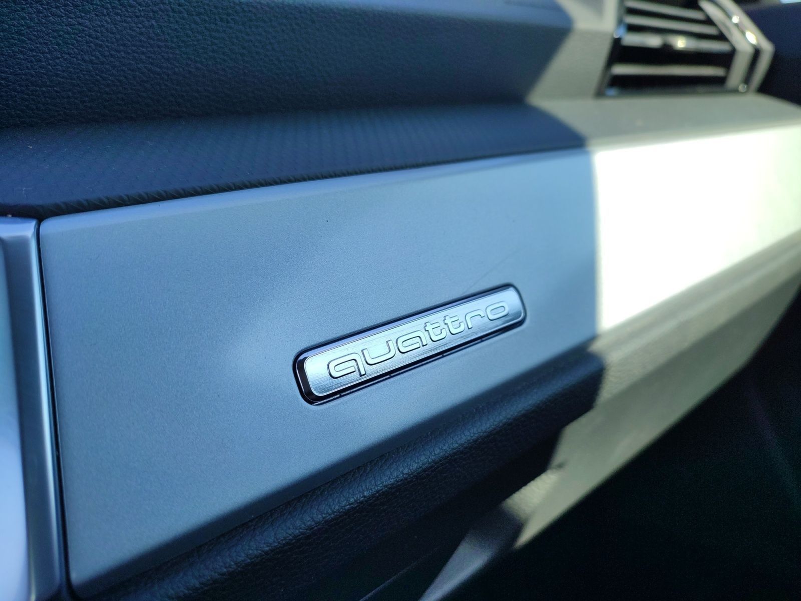 Audi Q3 40 TFSI quattro - Samsaru's Car Outlet