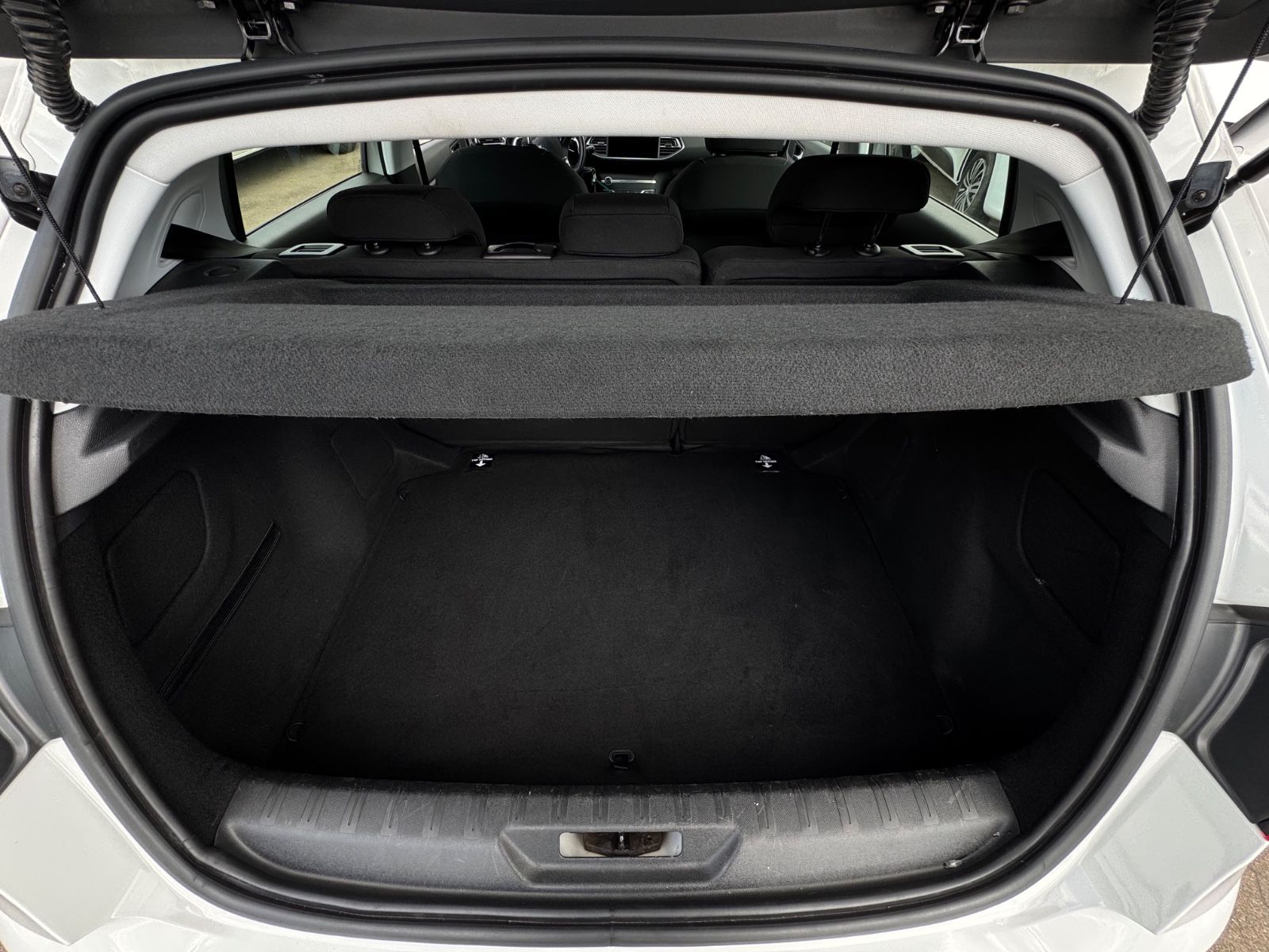 Peugeot 308 Active Pack - Samsaru's Car Outlet