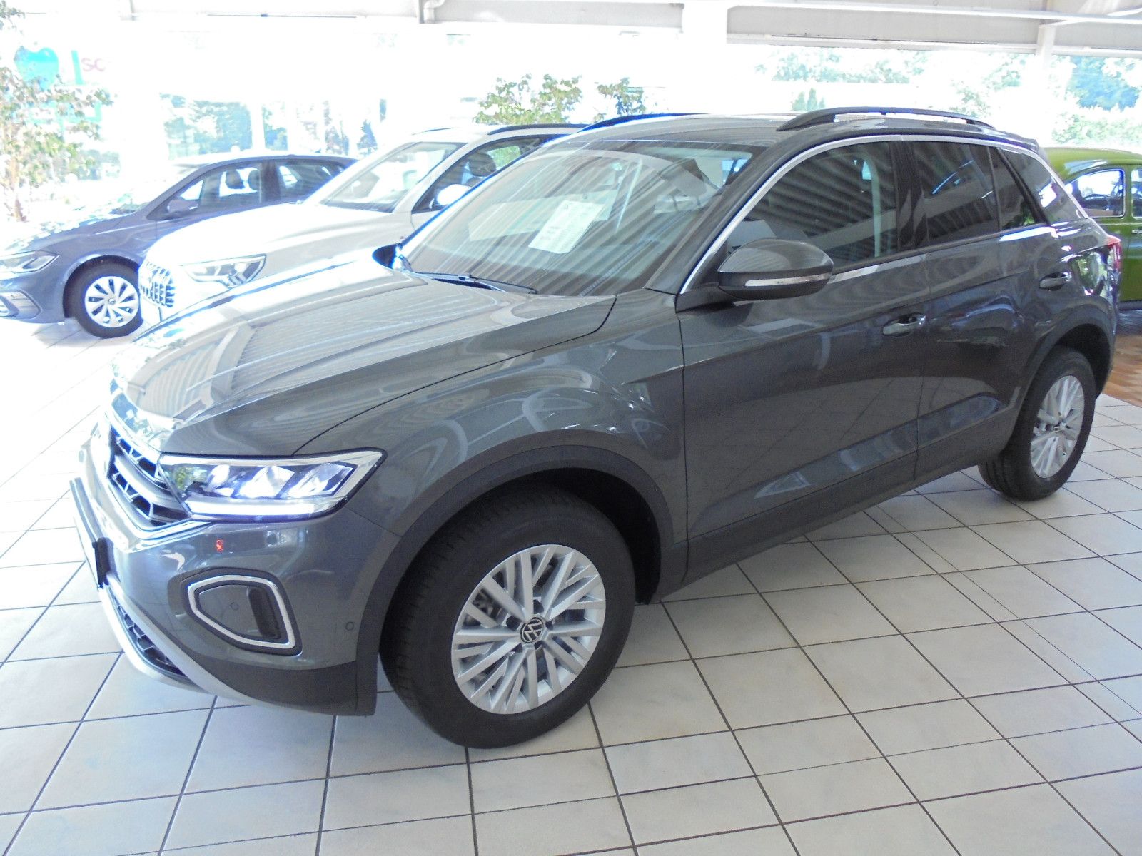 Volkswagen T-Roc TDI DSG Life - Samsaru's Car Outlet