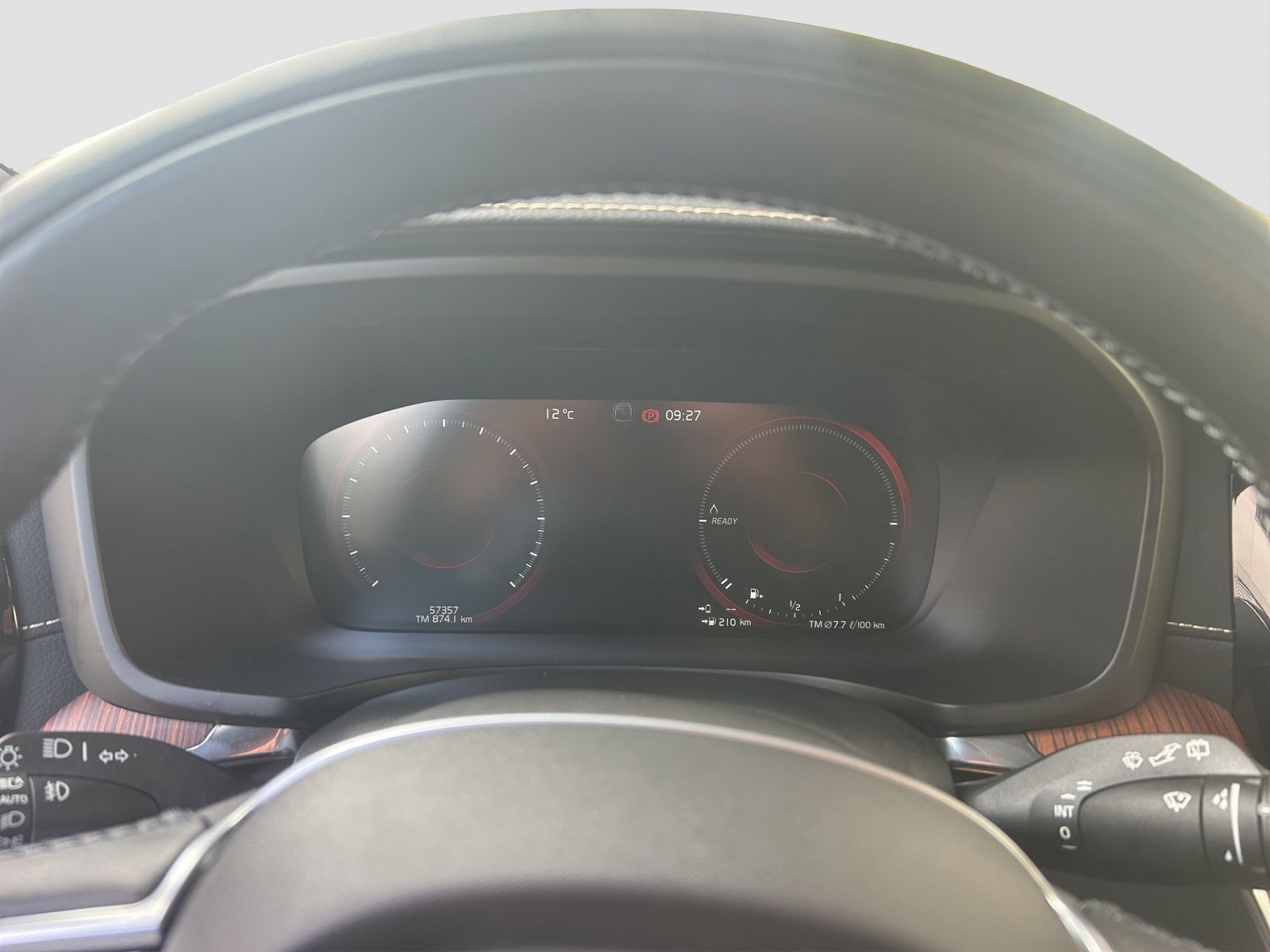 Volvo V60 T8 Plus Bright Recharge LED