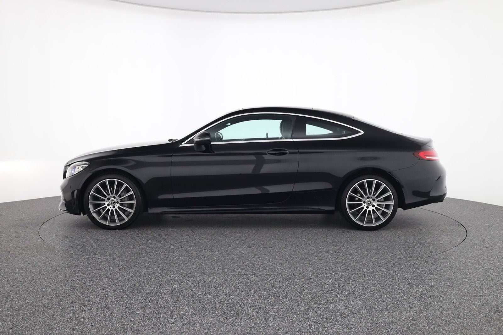 Mercedes-Benz C 220 4MATIC Coupé AMG Line - Samsaru's Car Outlet