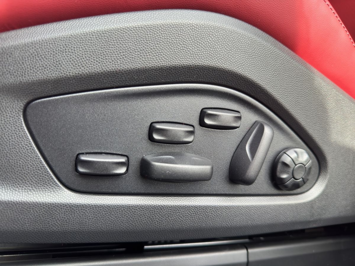 Porsche Macan 4 - Samsaru's Car Outlet