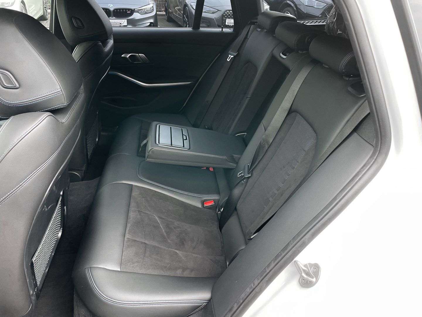 BMW 330e Touring M Sport - Samsaru's Car Outlet