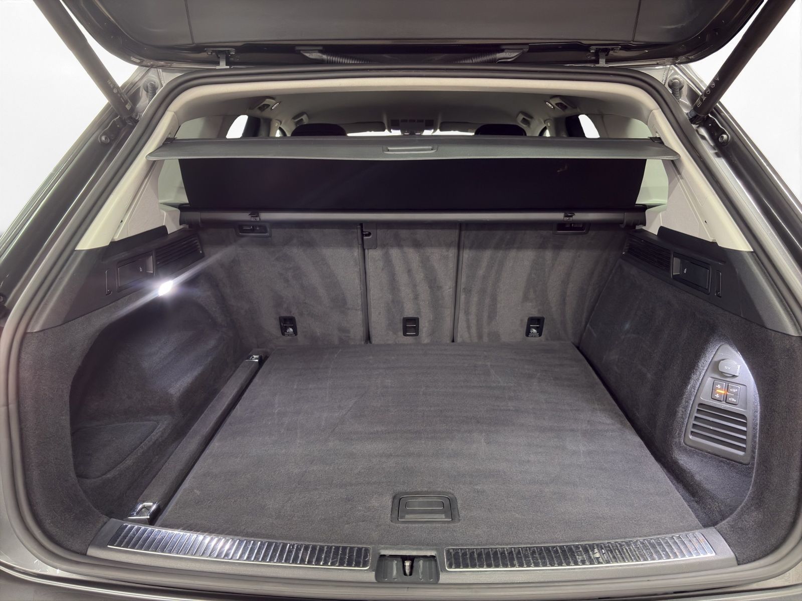 Volkswagen Touareg 3.0 TDI 4M Elegance AHK LED LM 19" Navi