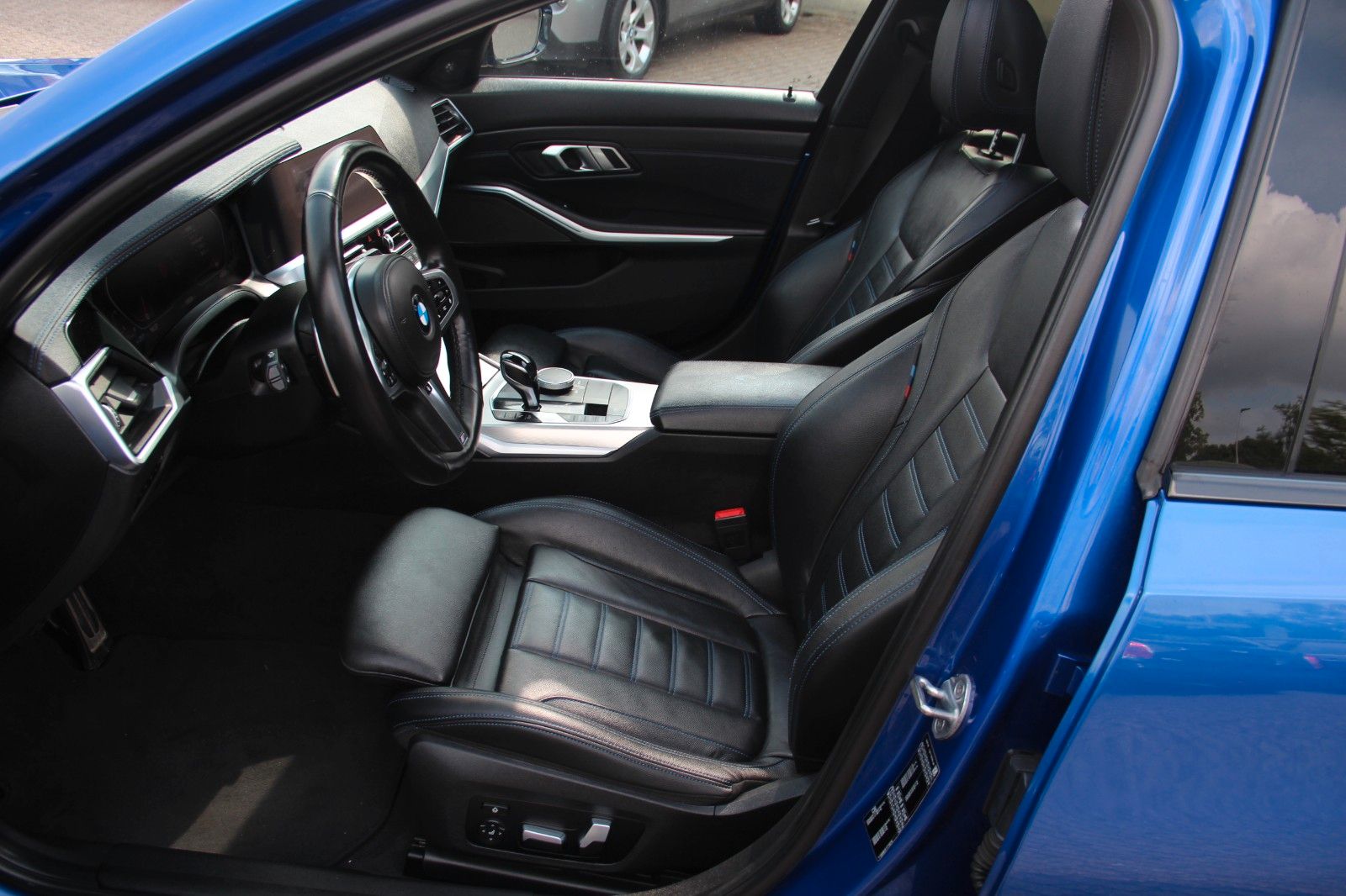BMW 330 i Lim M Sport Shadow - Samsaru's Car Outlet