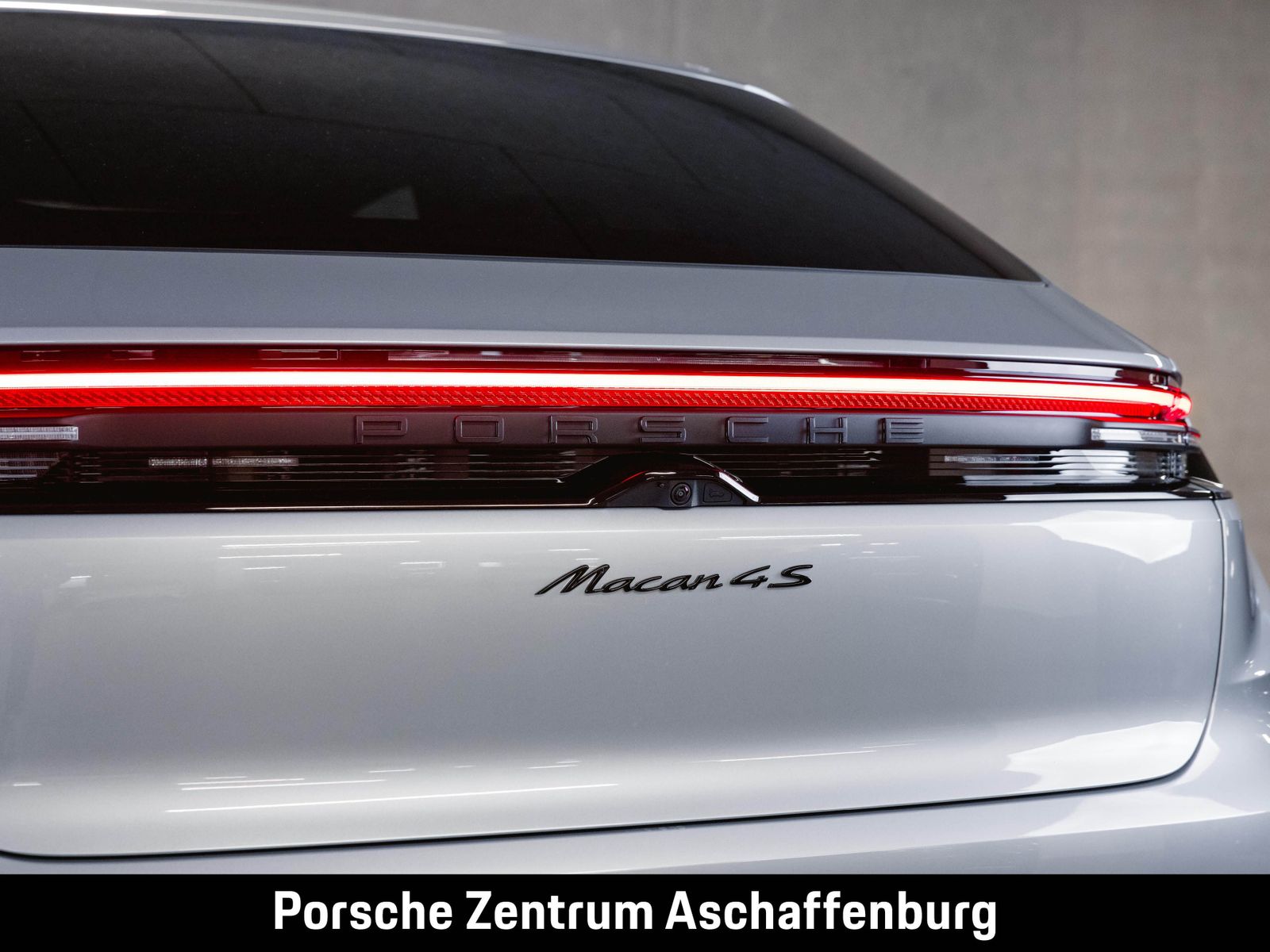Porsche Macan 4S Electric Sport Chrono Panoramadach