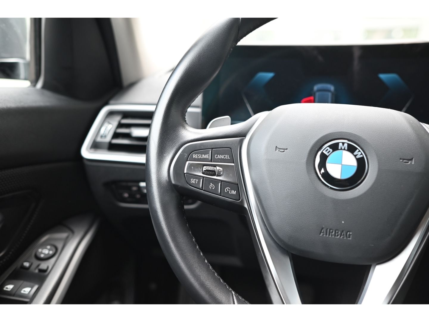BMW 320d xDrive Touring - Samsaru's Car Outlet