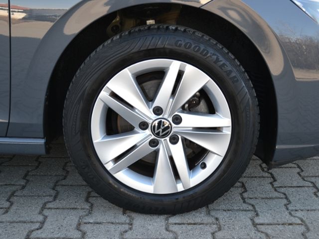 Volkswagen Golf VIII 1.5 TSI Life - Samsaru's Car Outlet