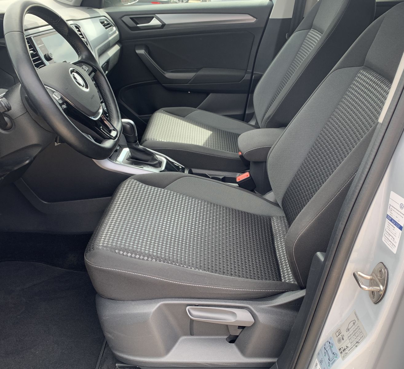 Volkswagen T-Roc 1.5 TSI Active - Samsaru's Car Outlet