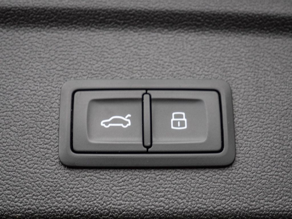 Audi A3 Sportback 40TFSI S line MATRIX NAVI PANORAMA