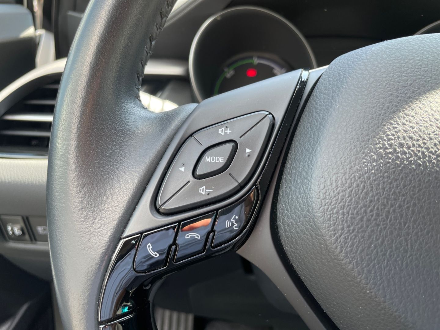 Toyota C-HR 1.8 Hybrid Flow - Samsaru's Car Outlet