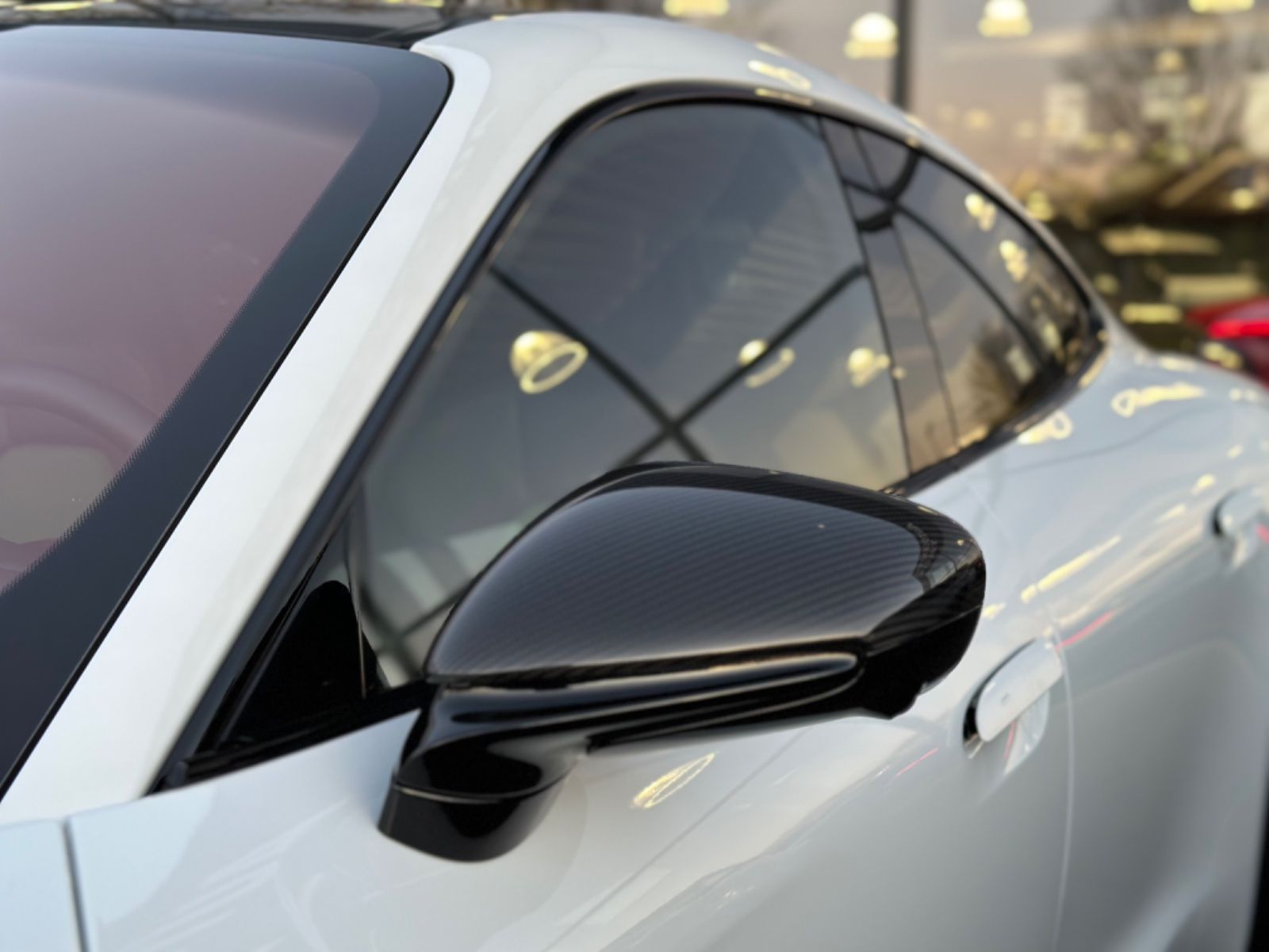 Porsche Taycan Turbo S SportDesign Paket CARBON/NEUWERTI