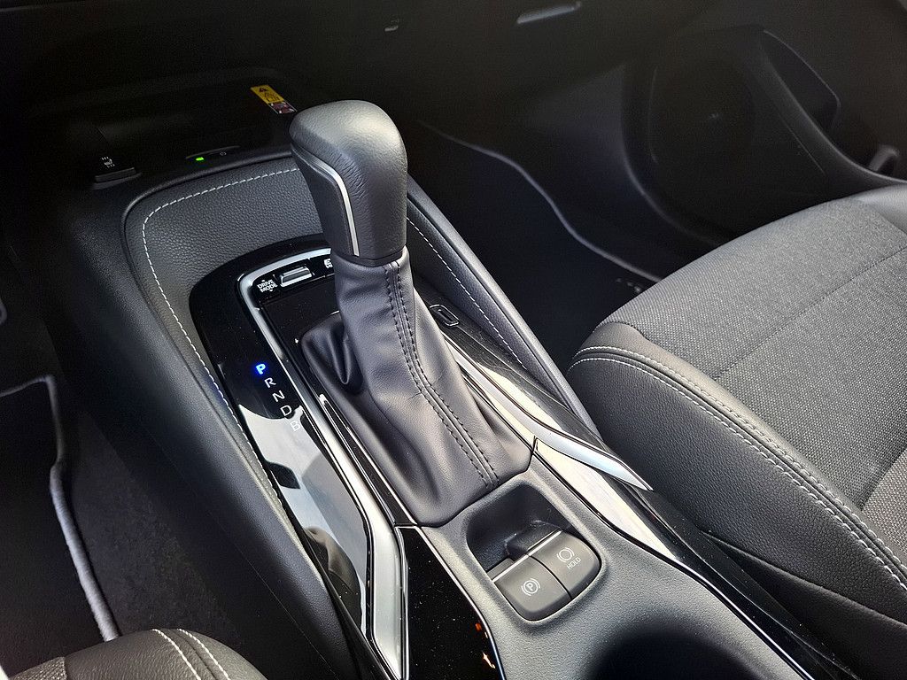 Toyota Corolla Touring Sports Hybrid SHZ NAVI ACC LED