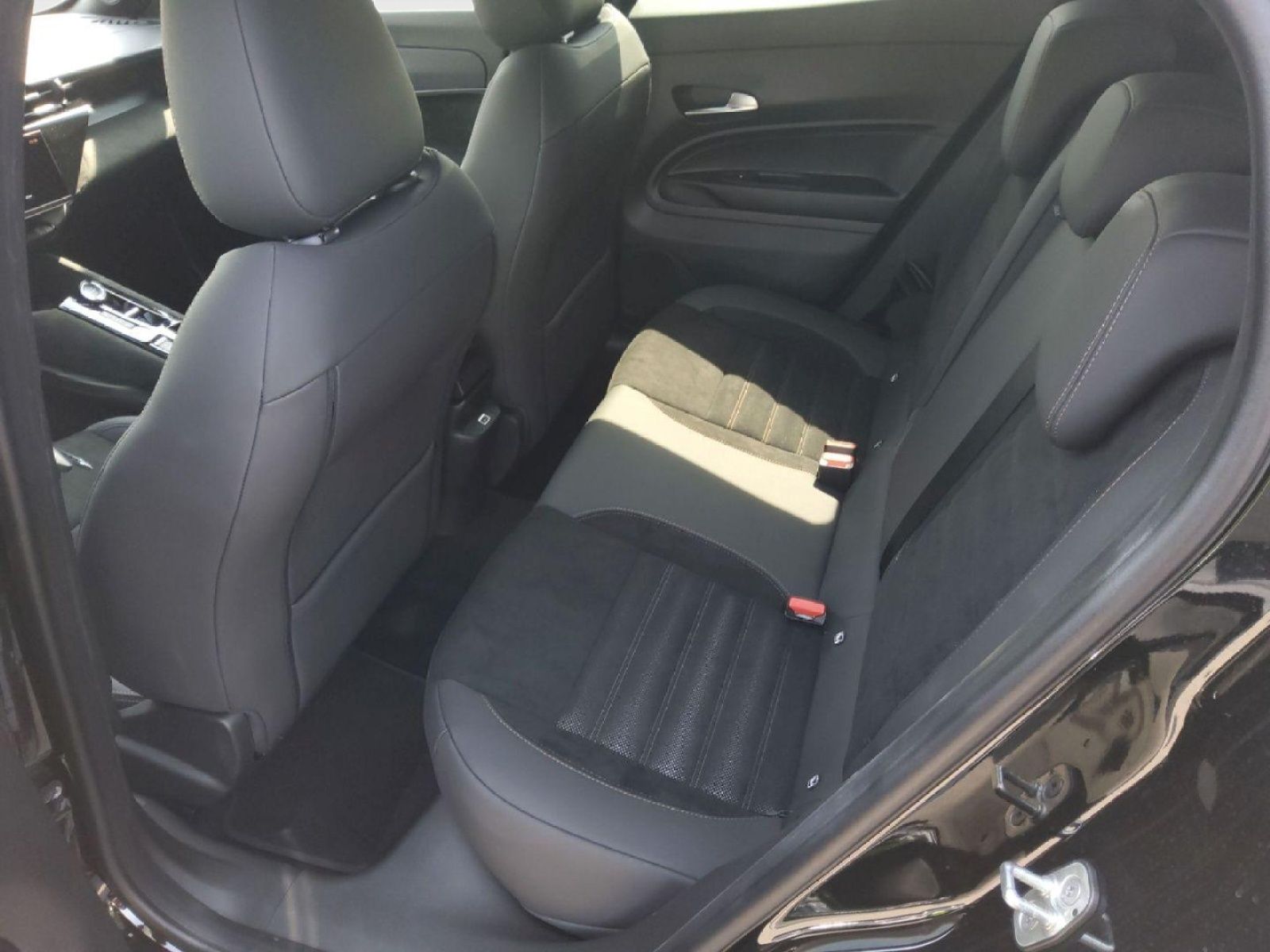 Alfa Romeo Junior Intensa Sondermodell, SHZ, Navi, 360°, 1,