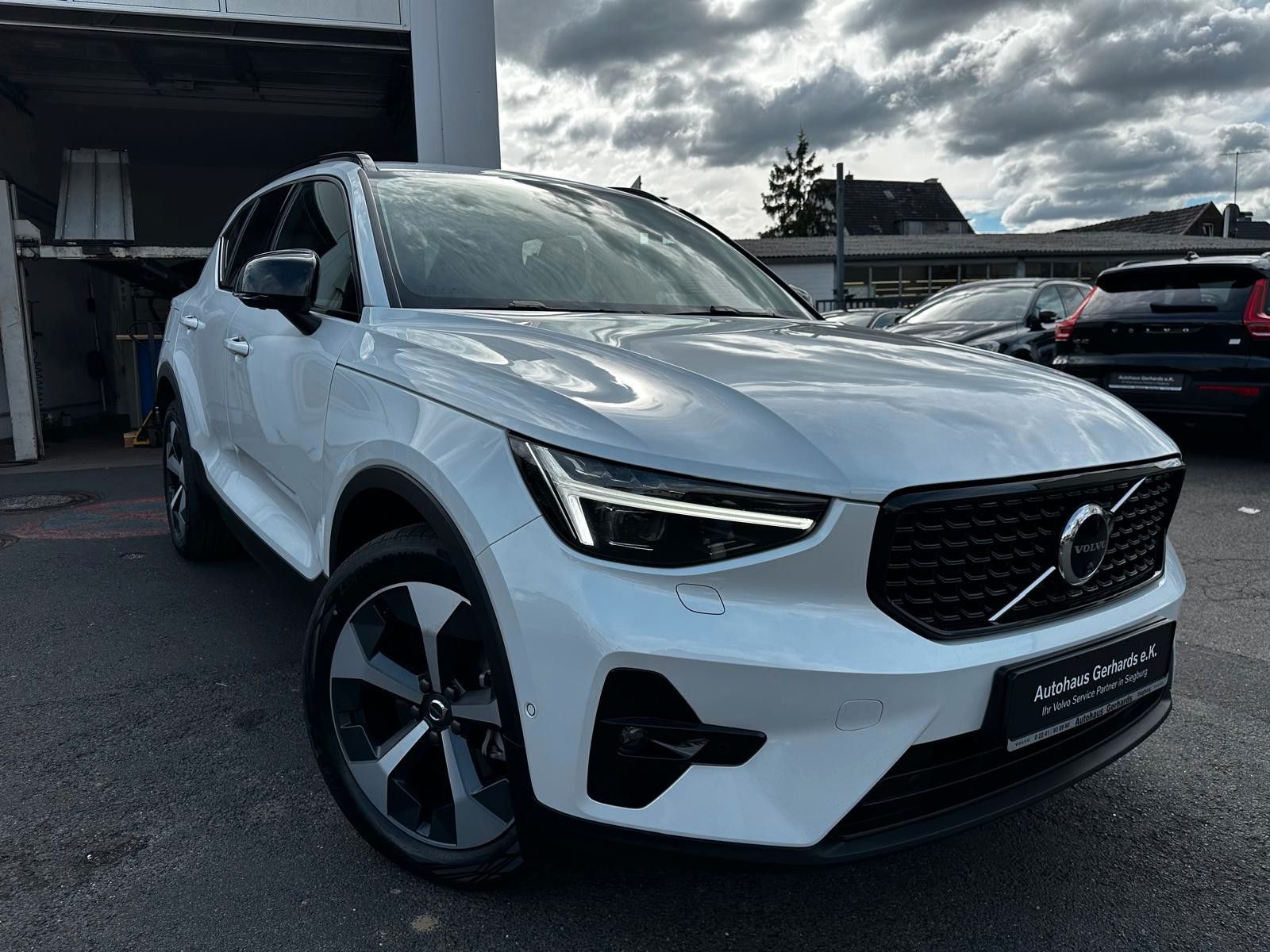 Volvo XC40 B3 Plus Dark Leder,AHK,Pano,360°,BLIS,ACC