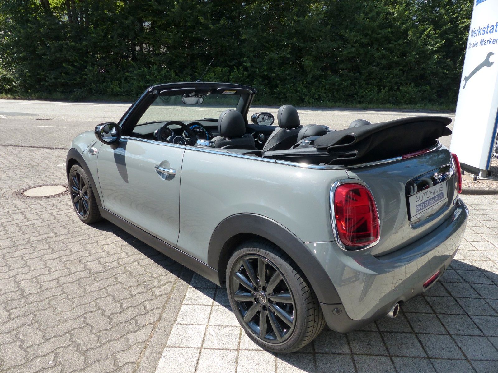 MINI Cooper Cabrio Chili - Samsaru's Car Outlet