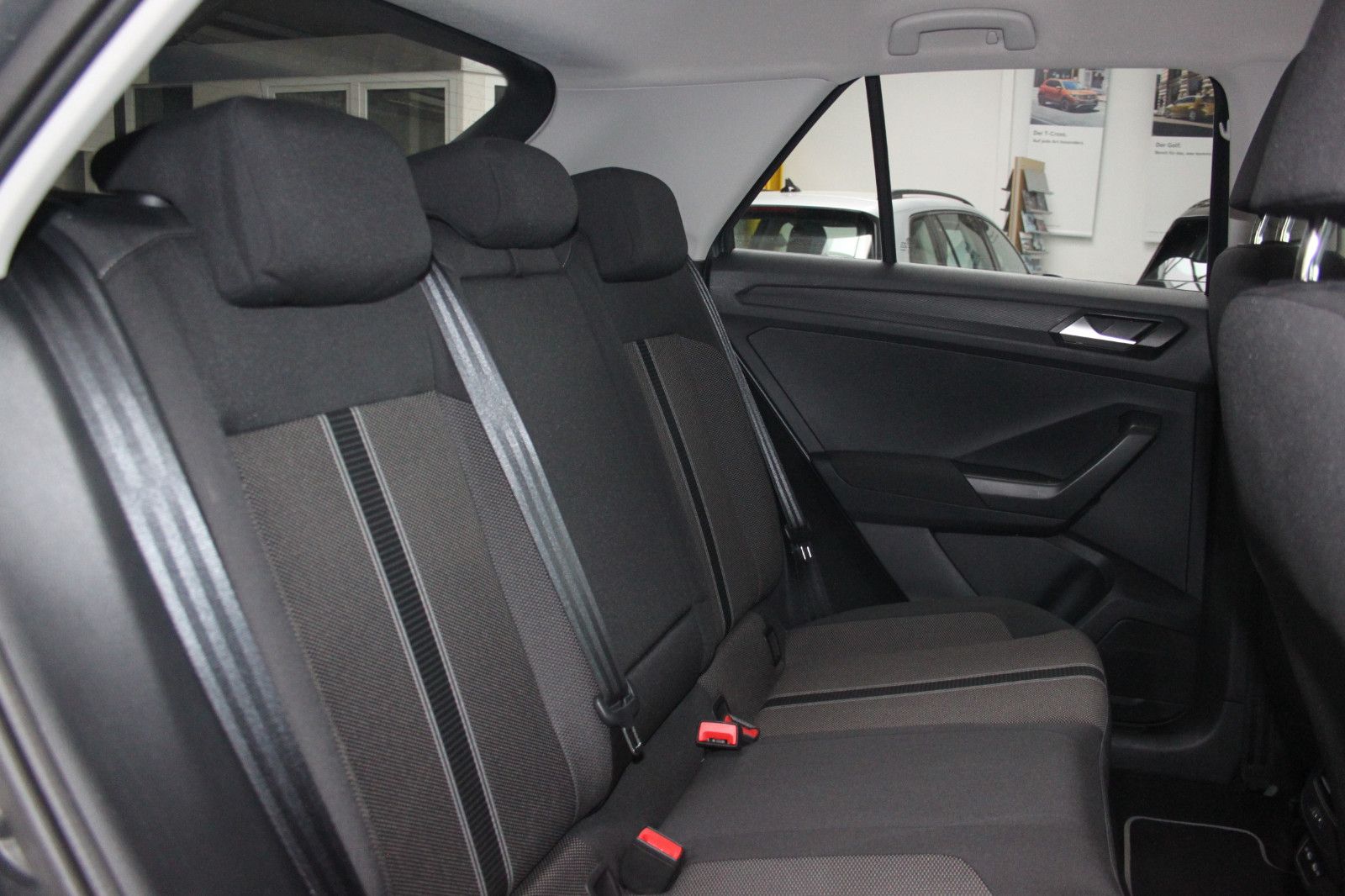 Volkswagen T-Roc R-Line DSG - Samsaru's Car Outlet