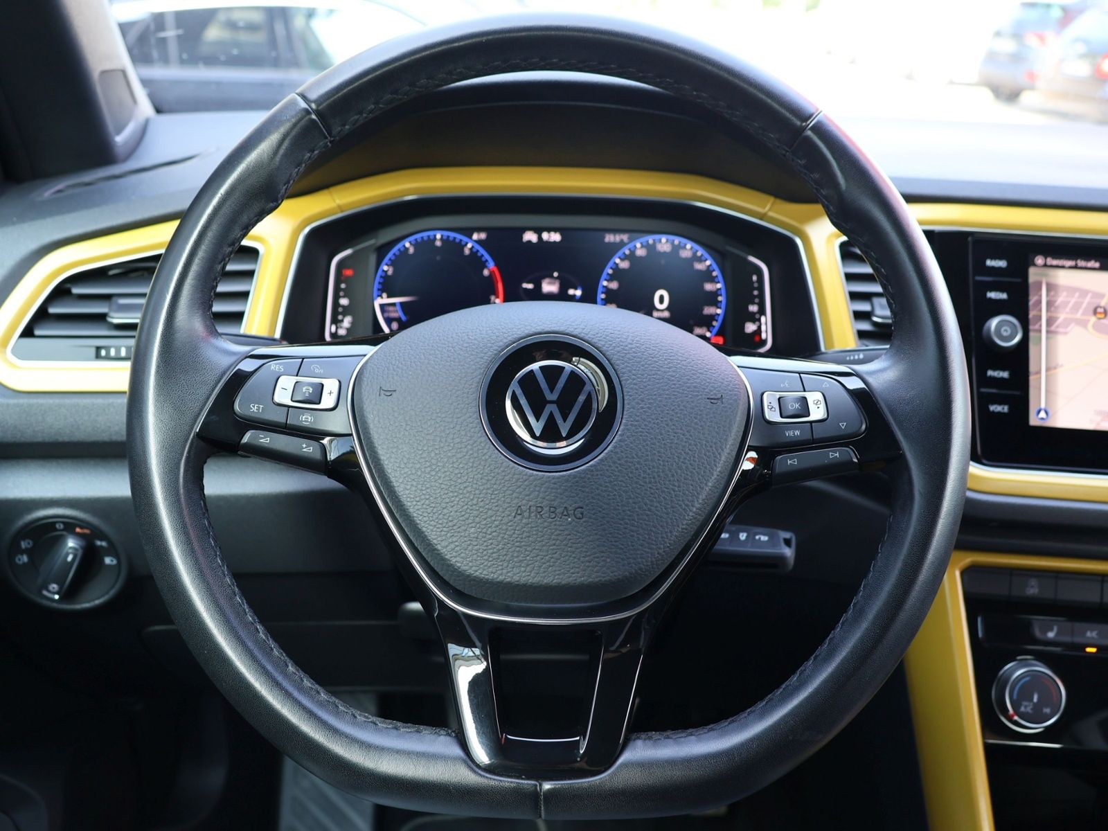 Volkswagen T-Roc Style - Samsaru's Car Outlet