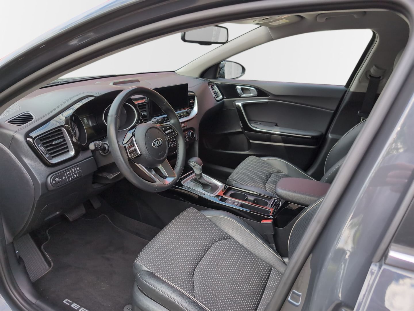 Kia Ceed SW 1.6 PHEV Spirit - Samsaru's Car Outlet