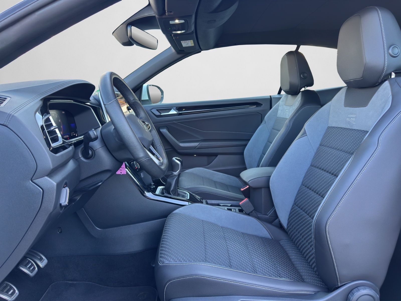 Volkswagen T-Roc R-Line 1.5 TSI PLUS - Samsaru's Car Outlet