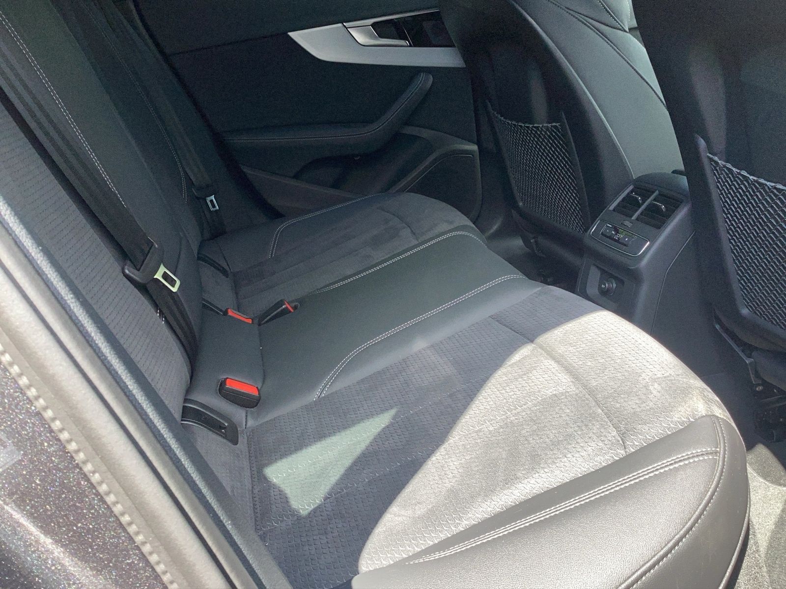 Audi A4 Avant 40 TFSI Q 2x S LINE MATRIX AHK LM19 KAM