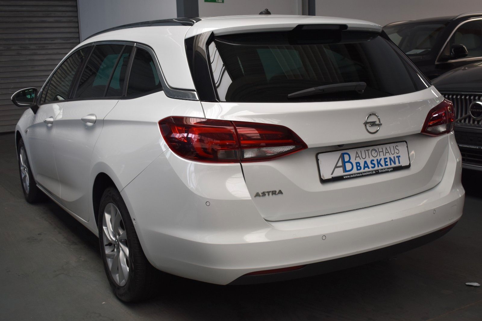 Opel Astra K Sports Tourer Elegance - Samsaru's Car Outlet
