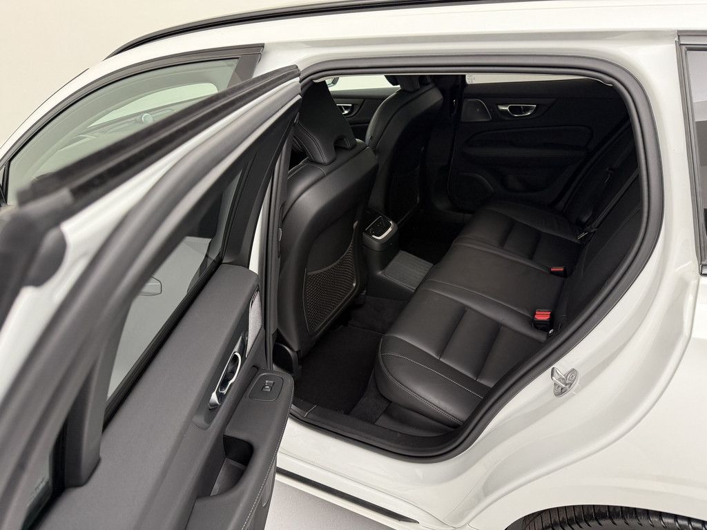 Volvo V60 T6 AWD Ultra Dark Recharge Plug-In Hybrid *A