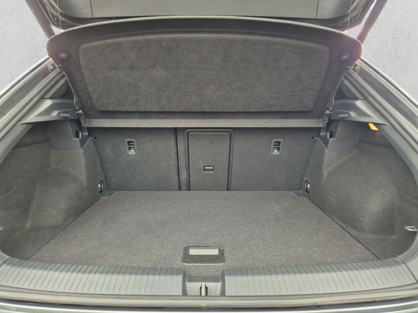 Volkswagen T-Roc R 2.0 TSI DSG 4M - Samsaru's Car Outlet
