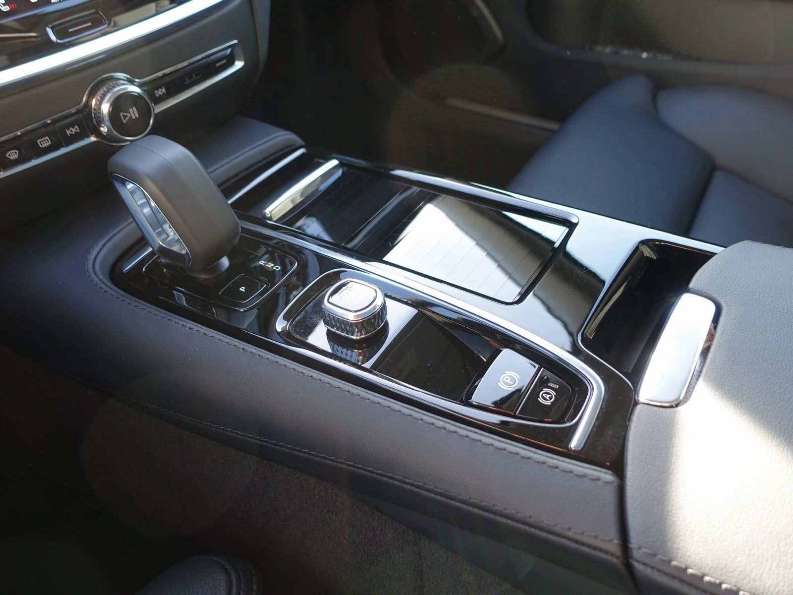 Volvo V60 Plus T6 AWD Plug-in Hybrid/AHK/Pano/360°/H&K