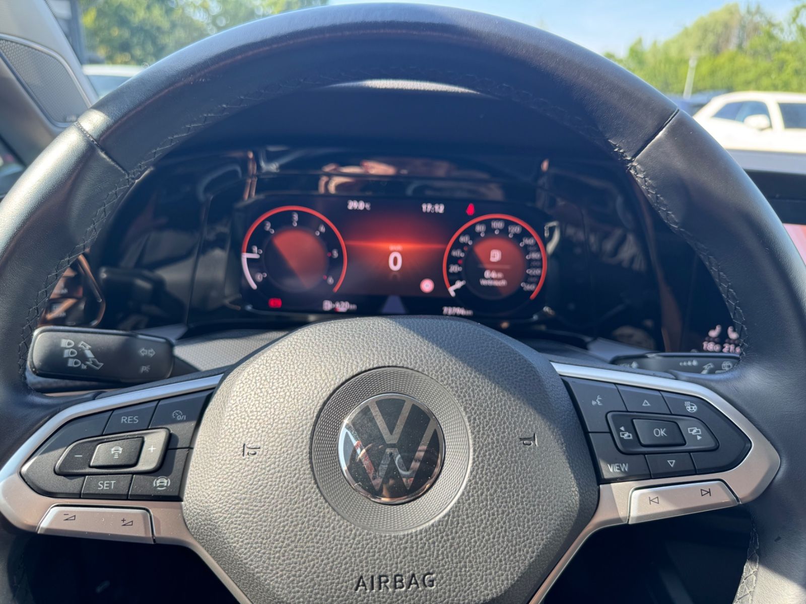 Volkswagen Golf VIII Lim. United - Samsaru's Car Outlet
