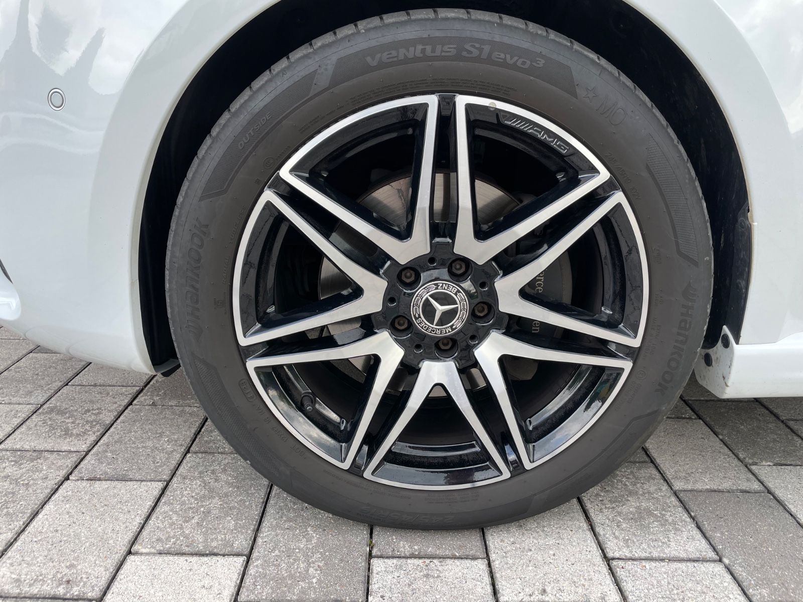 Mercedes-Benz V 300 d AMG - Samsaru's Car Outlet