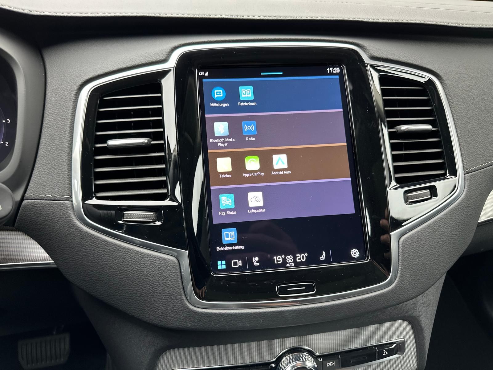 Volvo XC90 B5 PLUS AWD Bright - Samsaru's Car Outlet