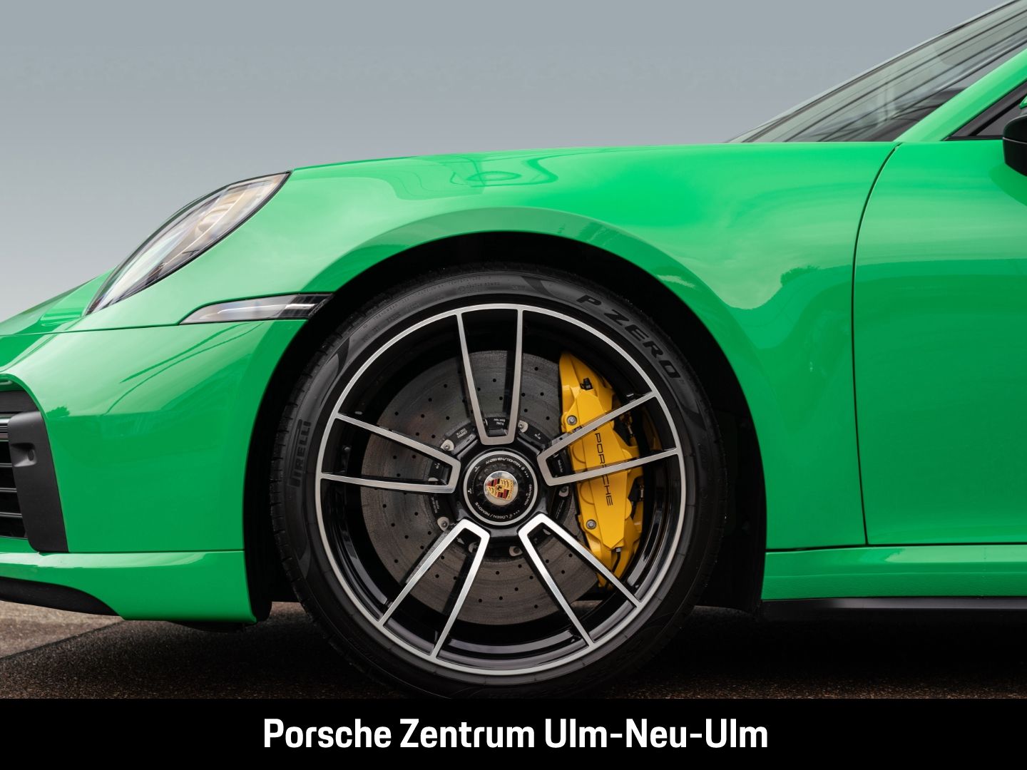 Porsche 992 911 Turbo S Pythongrün Sportabgasanlage LED
