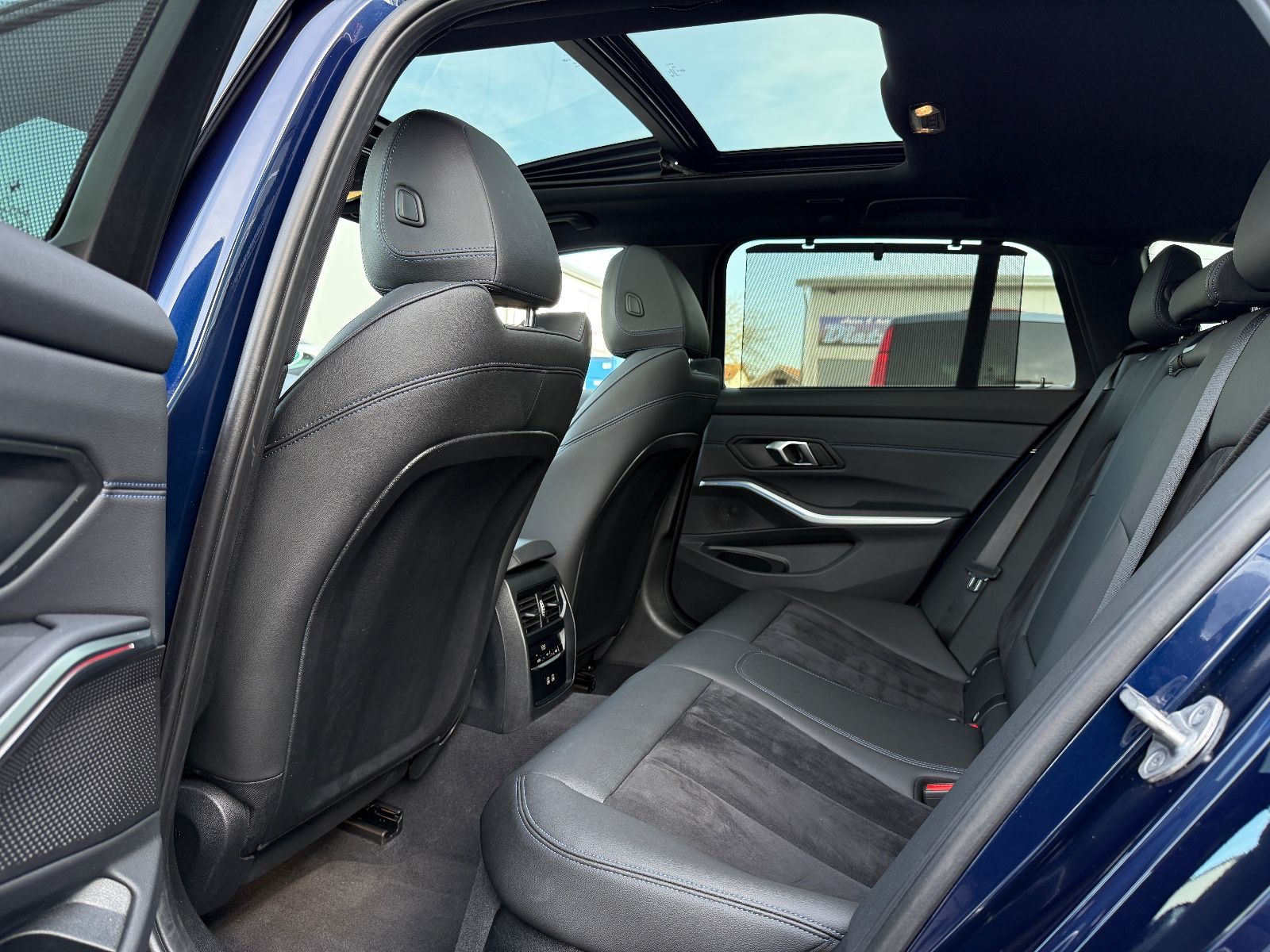 BMW 320 d xDrive M-SPORT - Samsaru's Car Outlet