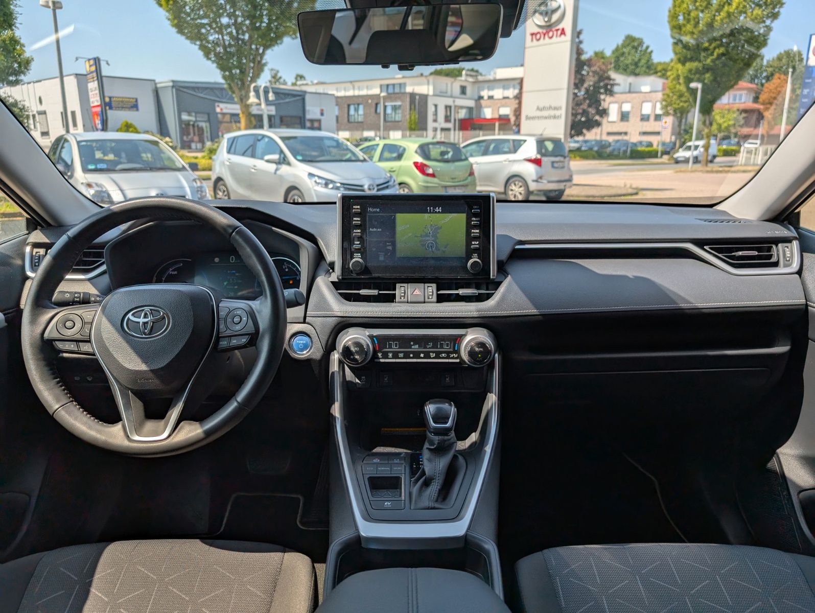 Toyota RAV 4 2.5 Hybrid - Samsaru's Car Outlet