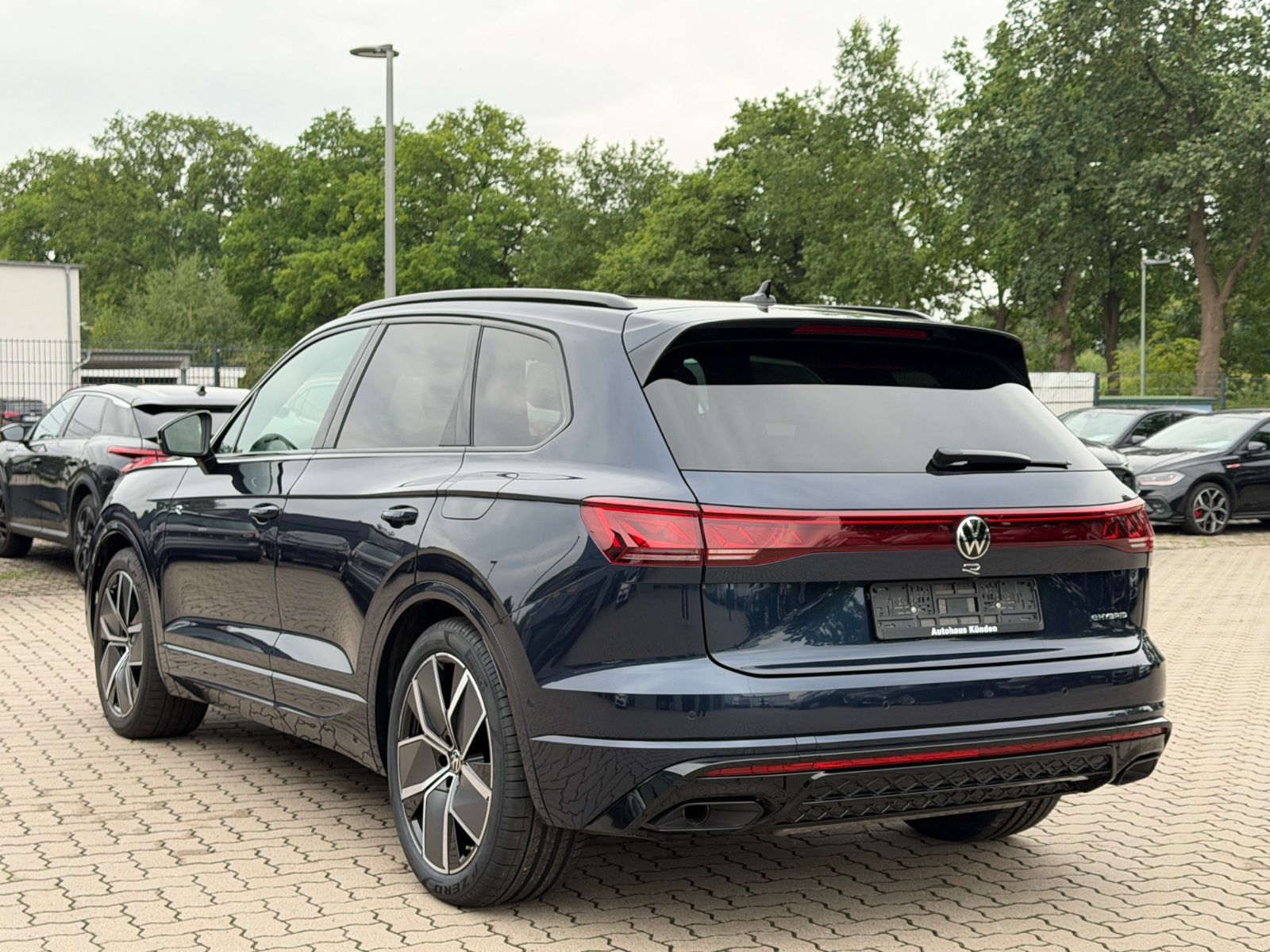 Volkswagen Touareg 3.0 TSI 4Motion R °NACHT°360°AHK°PANO°